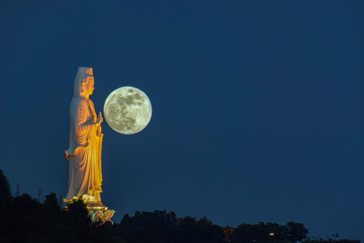 Giant Lady Buddha statue at Linh Ung Pagoda